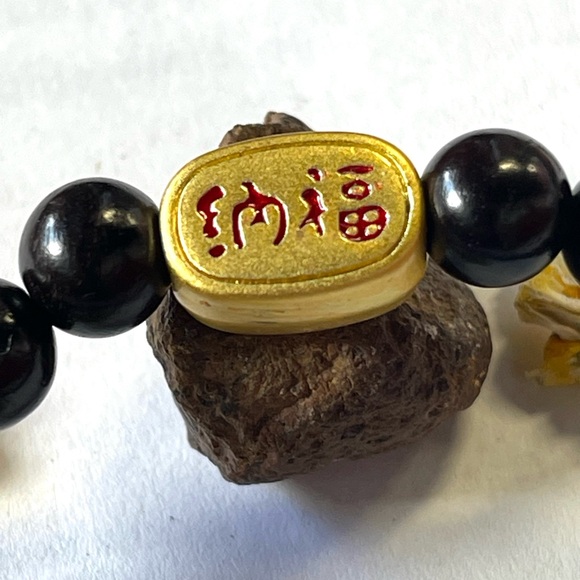 Sandalwood Lucky Charm Bracelet Round Beaded Stretchy Bracelet Charm Bracelet - Picture 3 of 4